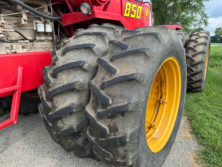 1976-versatile-850-image-10