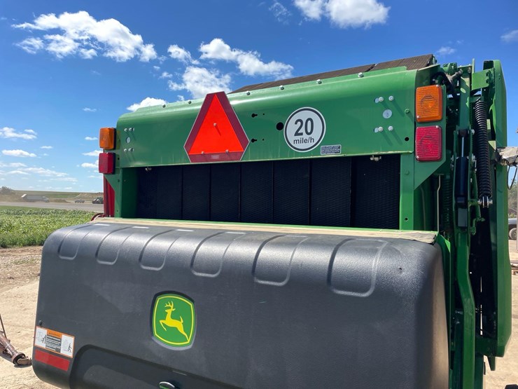 2021-john-deere-560m-image-11