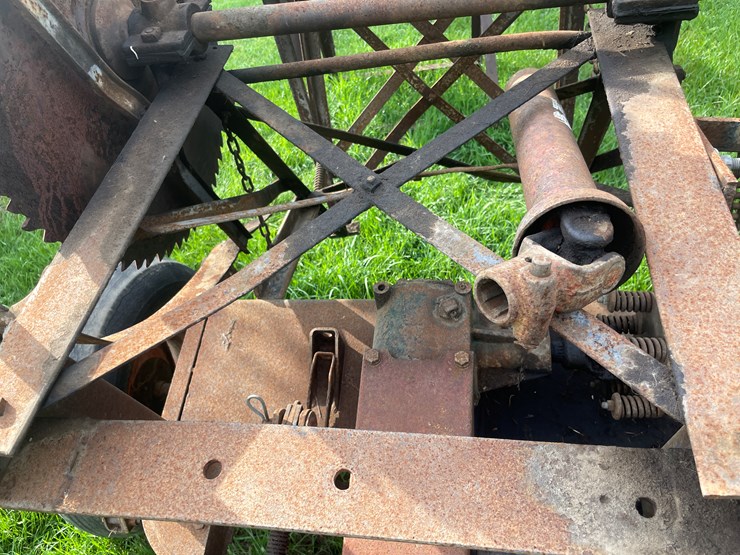 #5478-•-new-idea-pto-driven-buzz-saw-image-28
