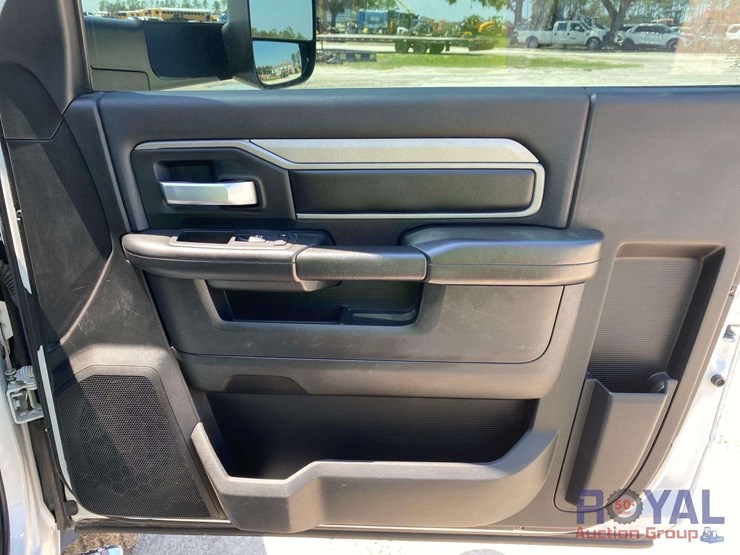 2019-dodge-ram-5500-image-43