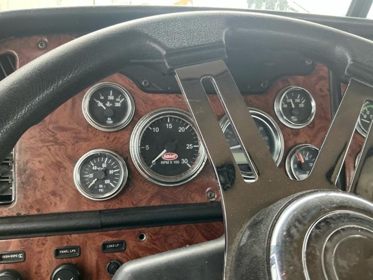 #502-•-2004-peterbilt-truck-image-46