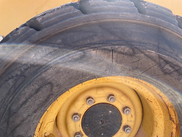 2004-caterpillar-236b-image-11