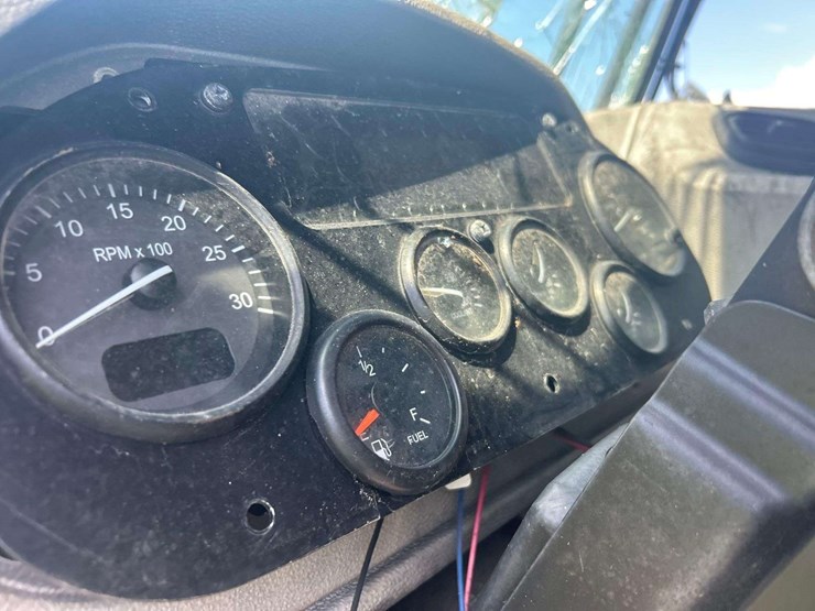 2020-peterbilt-520-image-6