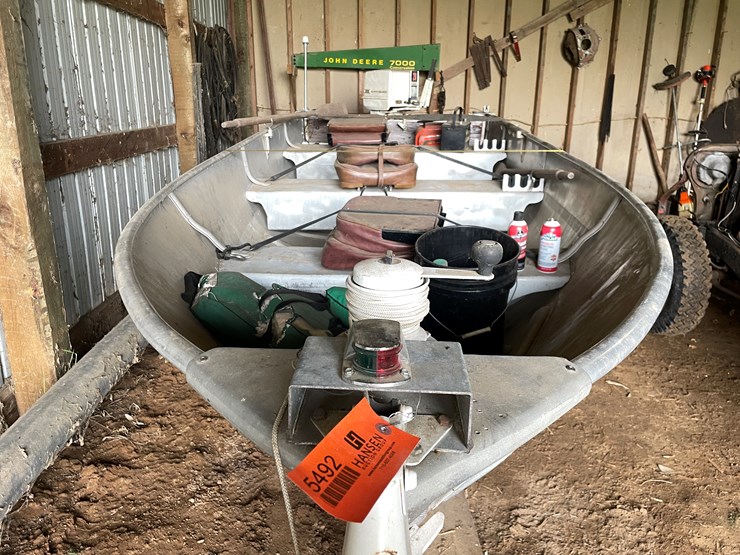 #5492-•-14'-alumacraft-boat-with-chrysler-20hp-outboard-motor-image-12