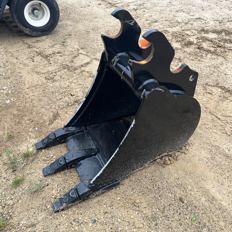 #214 • Kubota 18" Mini Excavator Bucket