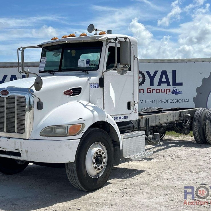 2009 PETERBILT 335