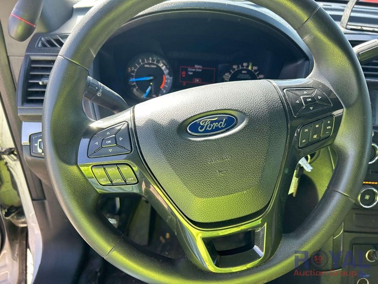 2017-ford-explorer-image-13