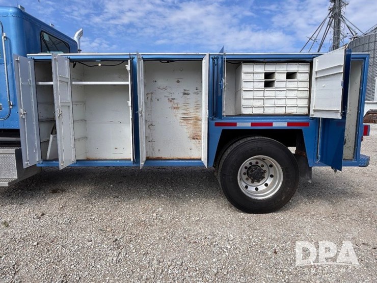 1988-peterbilt-377-image-31