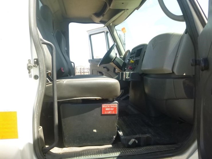 2010-international-durastar-4400-image-12
