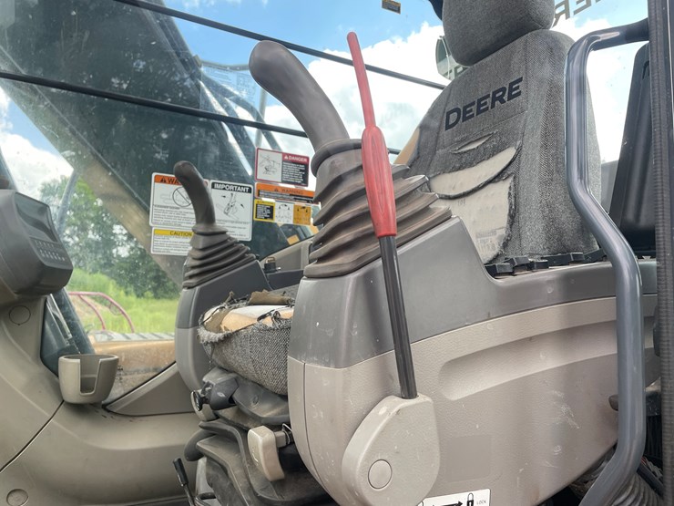 deere-160d-lc-image-33