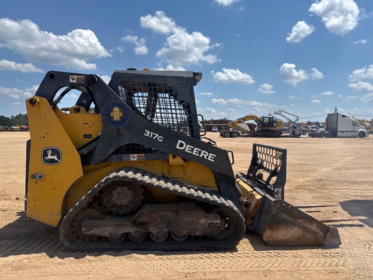 2018-deere-317g-image-5