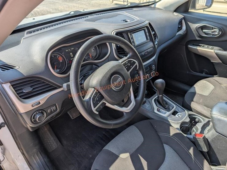 2017-jeep-cherokee-image-23
