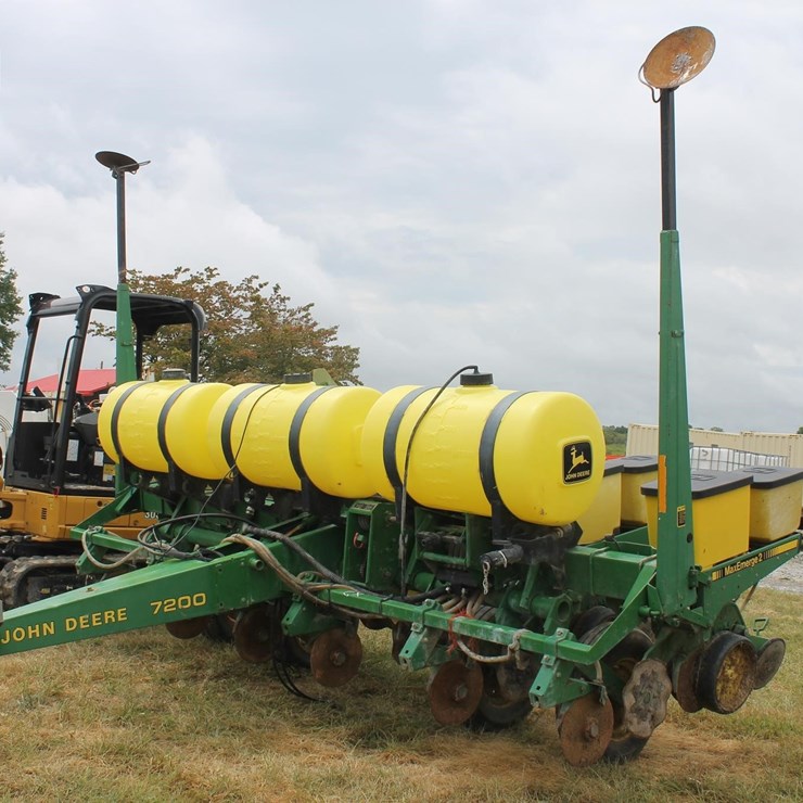 JOHN DEERE 7200