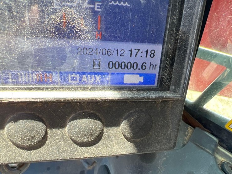 2019-takeuchi-tl12v2-image-30