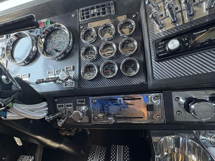 1999-kenworth-w900l-image-12