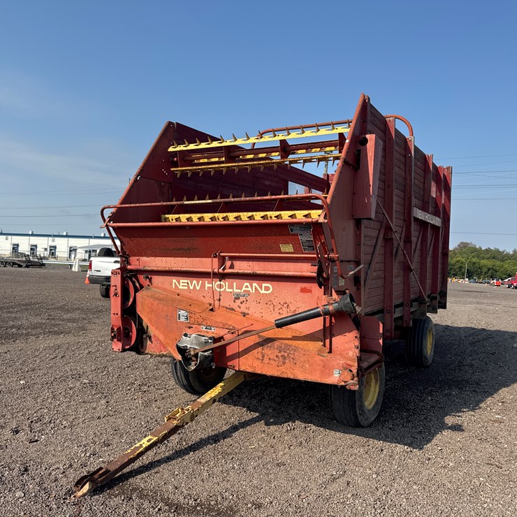 #49 • NEW HOLLAND SILAGE WAGON