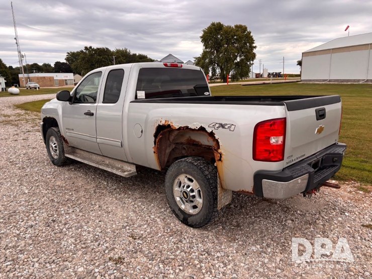 2011-chevrolet-2500hd-image-13