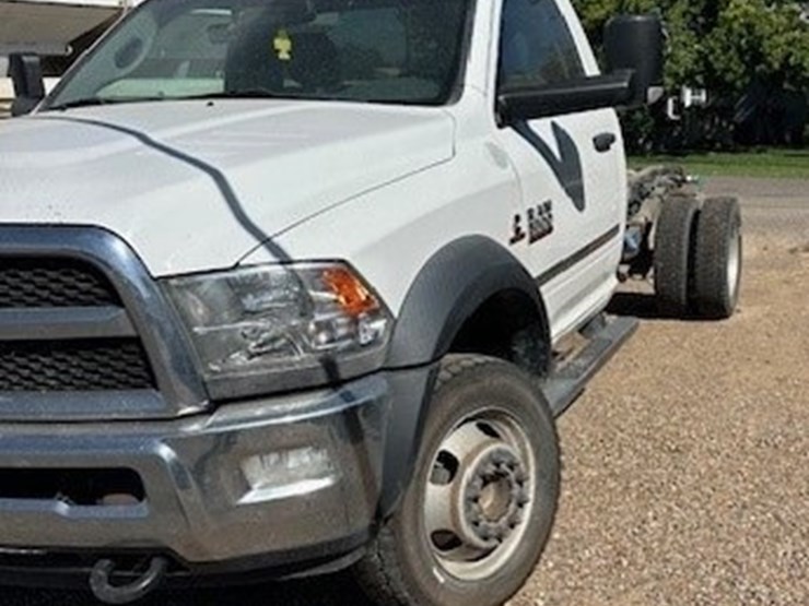 2016-dodge-ram-5500-image-1