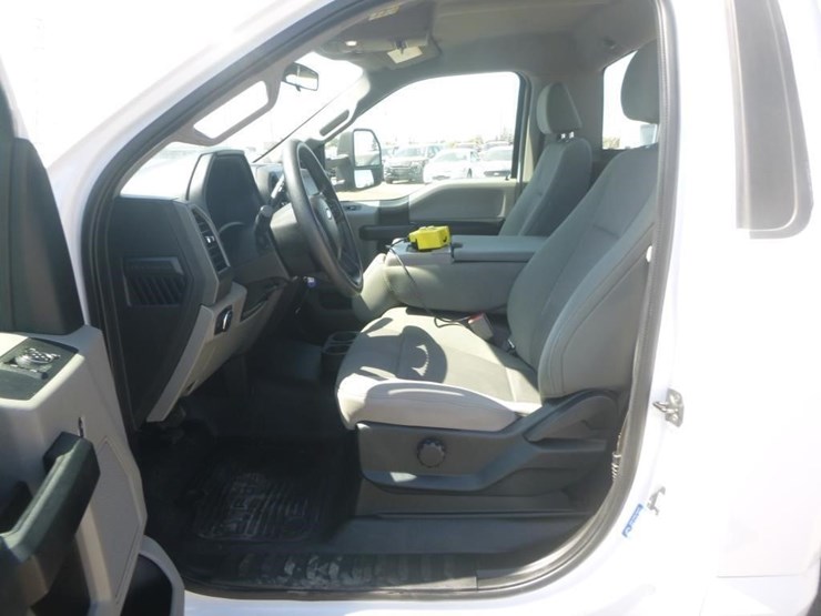 2018-ford-f550-image-17