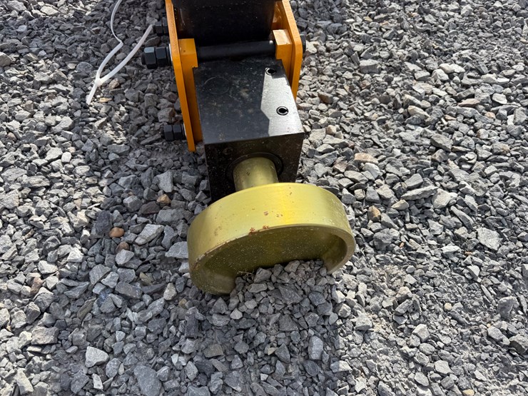 #2000-•-#26323-•-unused-giyi-skid-steer-post-driver-dzc6802507154-image-5