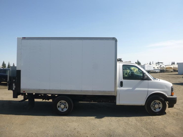 2017-chevrolet-3500-image-7