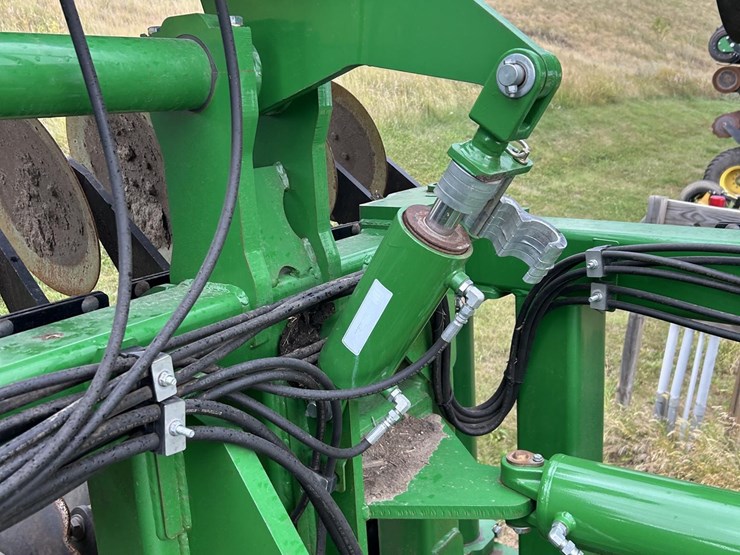 2021-john-deere-2680h-image-33