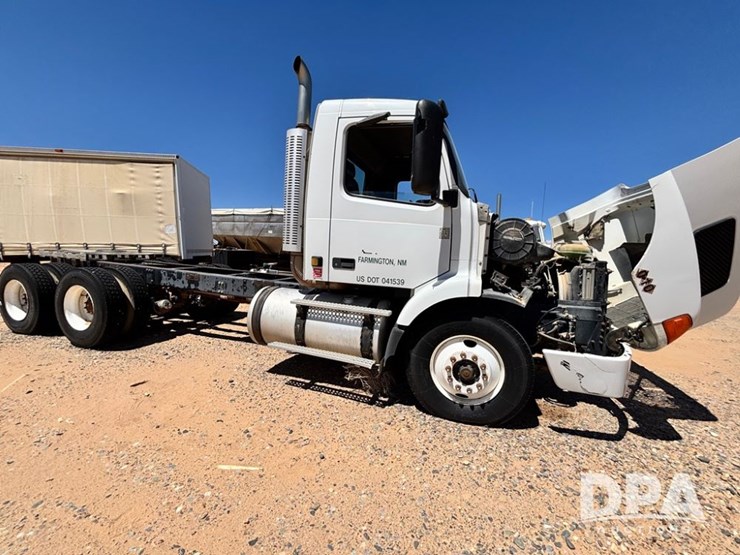 2001-volvo-truck-(dr12174)-image-2