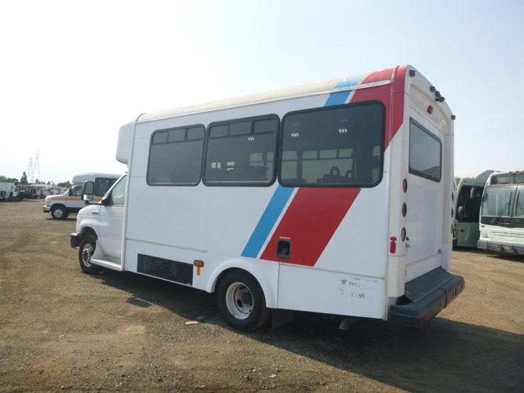 2017-ford-e450-image-5