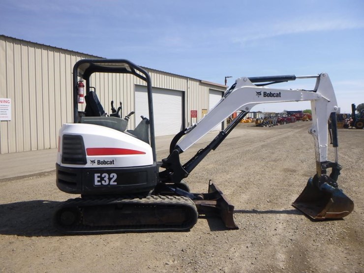 2016-bobcat-e32-image-7