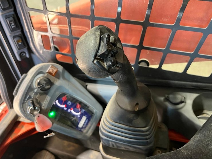 2019-kubota-ssv75-image-20