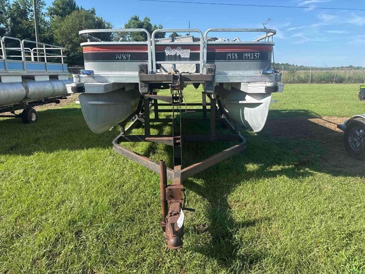 1988-basstracker-20'-pontoon-boat-image-8
