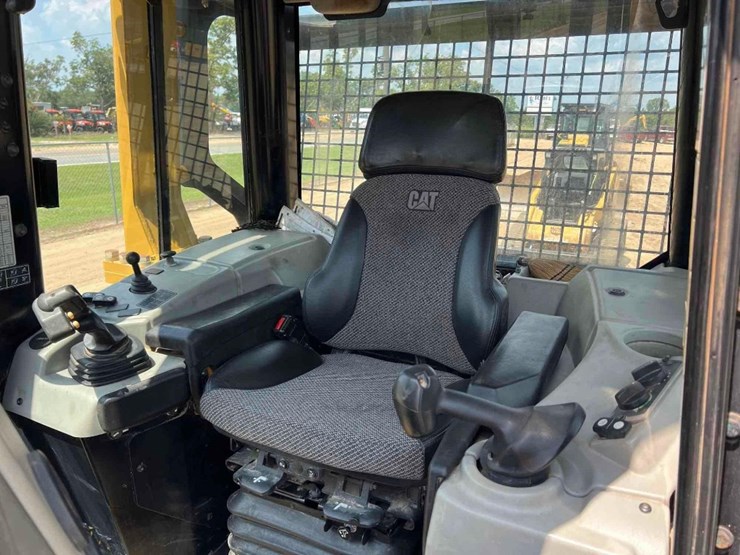 2019-caterpillar-d6n-lgp-image-32
