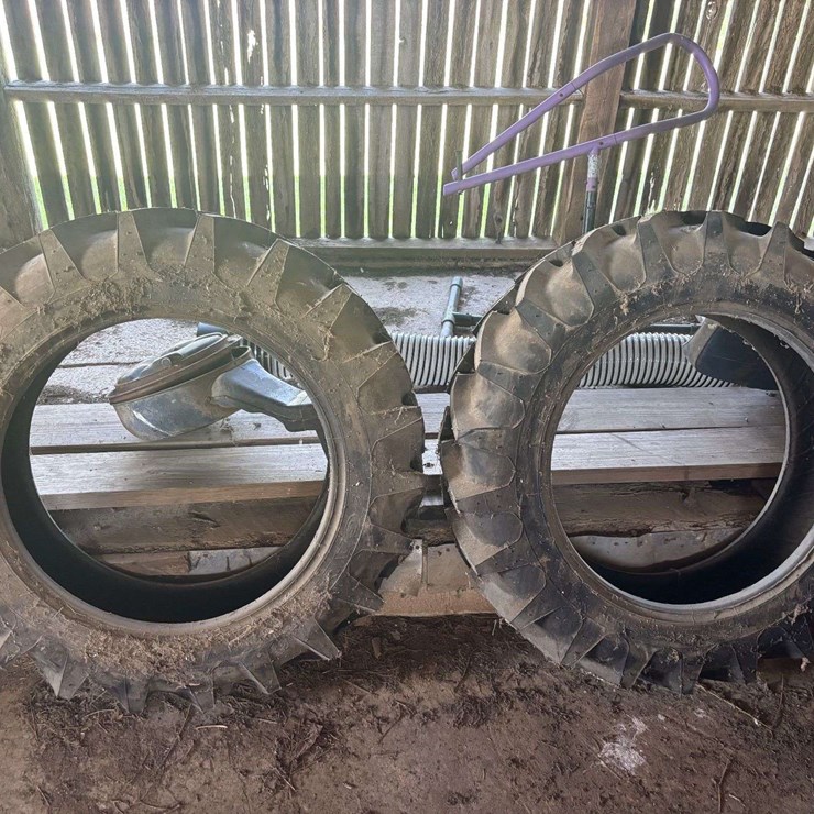 (2) Galaxy 9.5-24 Tires