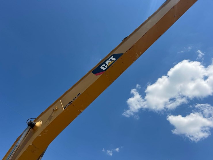 2018-caterpillar-320-image-12