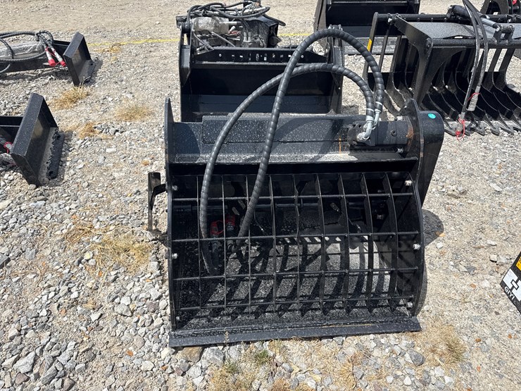 #230-•-#26326-•-unused-giyi-mini-skid-steer-mixing-bucket-jbd250792-image-3