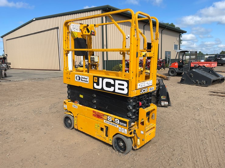#2020-•-2021-jcb-scissor-lift-image-3