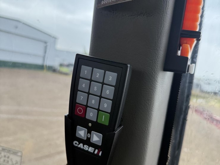 2020-case-ih-patriot-4440-image-91