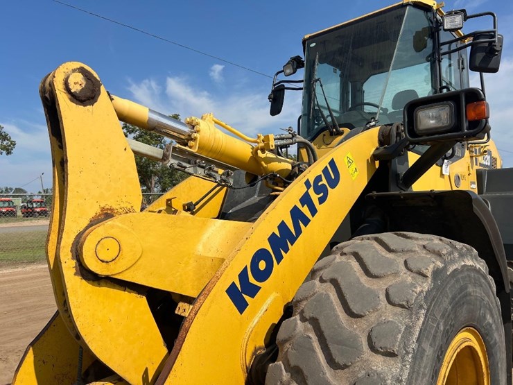 2019-komatsu-wa320-8-image-16