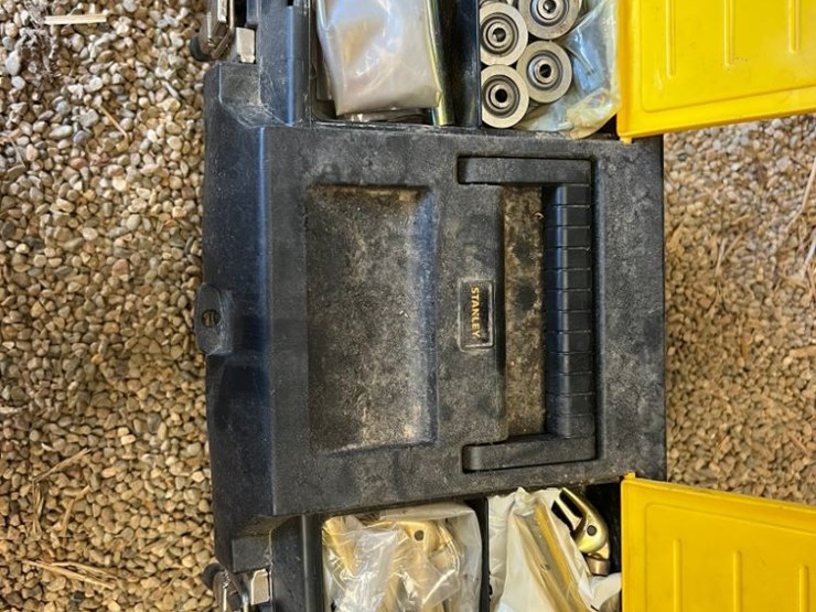 2017-massey-ferguson-2270-image-42