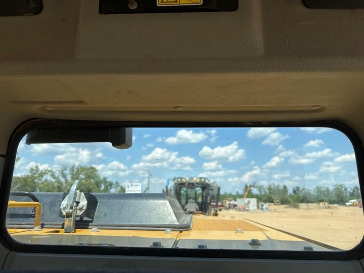 2018-caterpillar-318fl-image-32