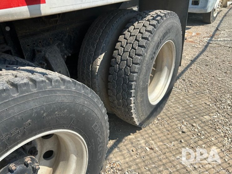 2001-freightliner-dry-tender-truck-(cp0656,-unit-28070)-image-17