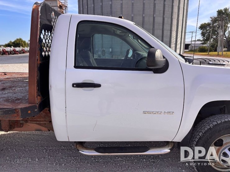 2012-chevrolet-3500-image-42