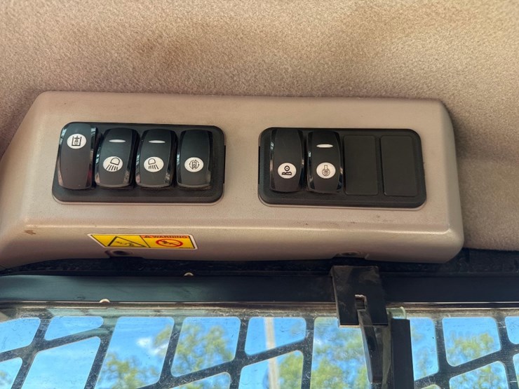 2018-caterpillar-299d2-image-30