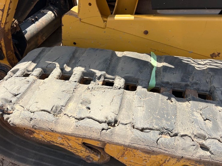 2012-caterpillar-279c2-image-23