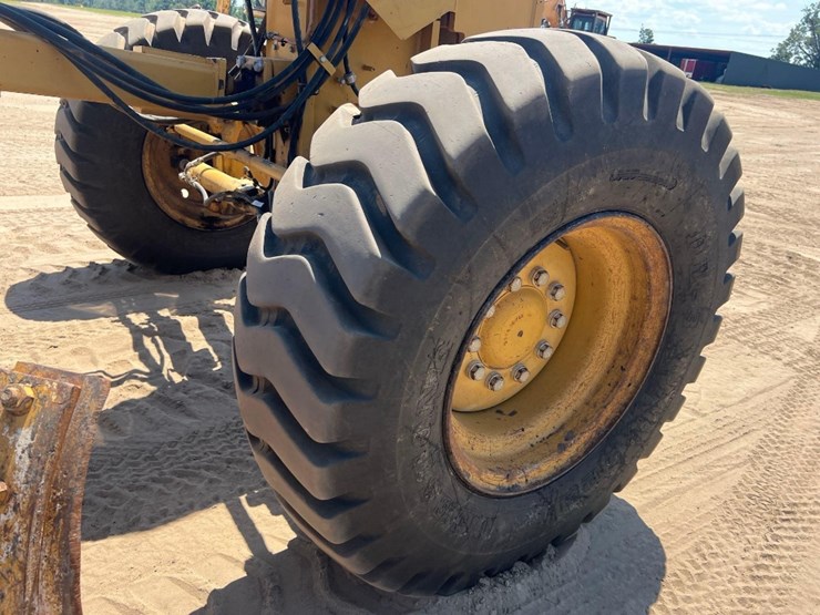 2011-caterpillar-140m2-image-26