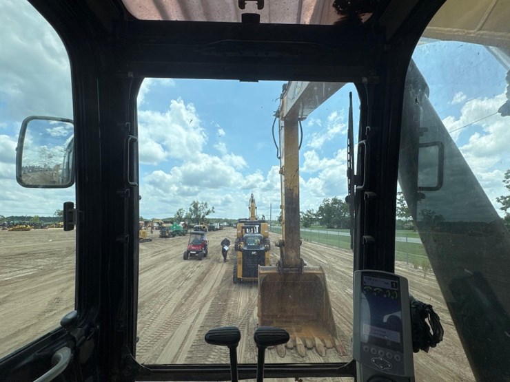 2014-caterpillar-349fl-image-30