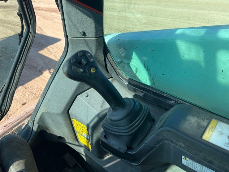 2021-bobcat-t64-image-25