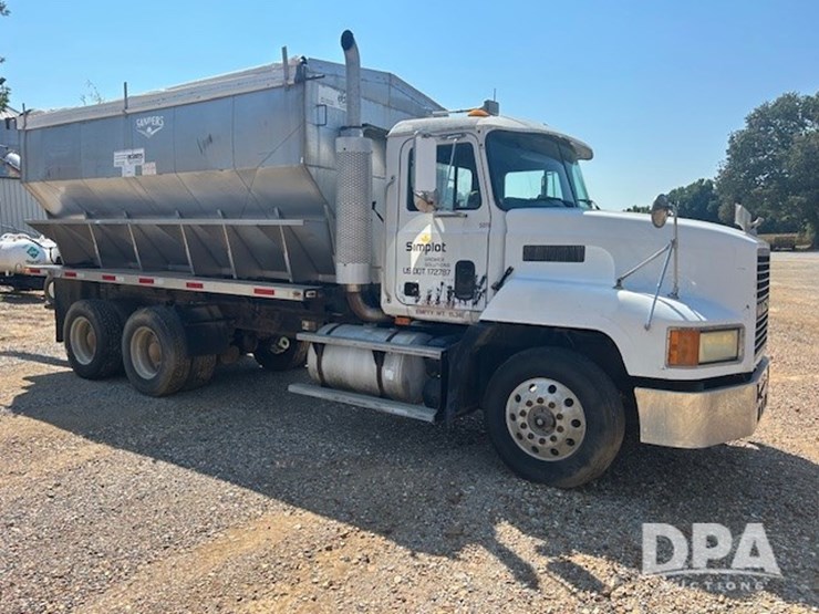 1996-mack-ch613-image-1