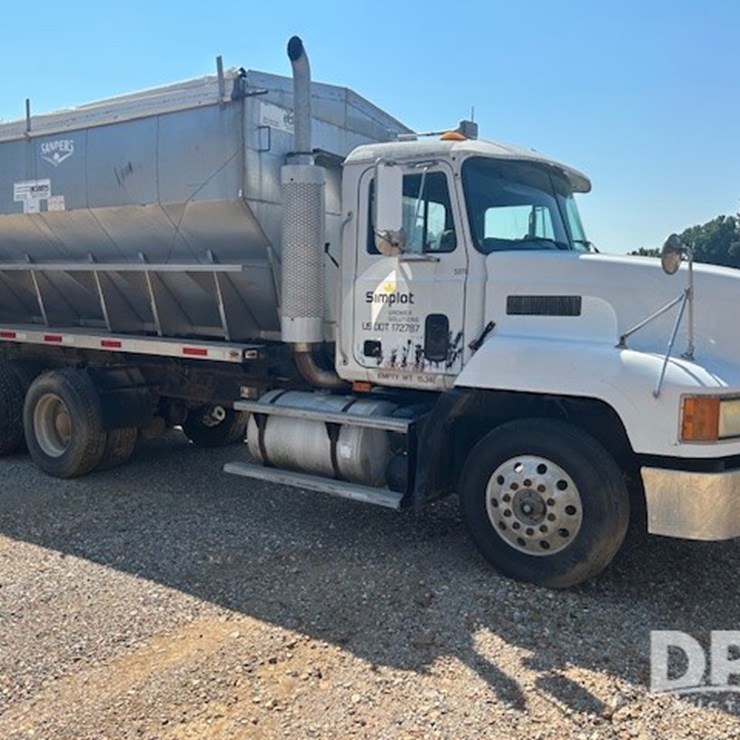 1996 MACK CH613