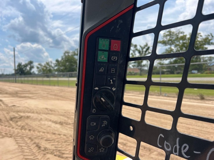 2020-bobcat-t76-image-29